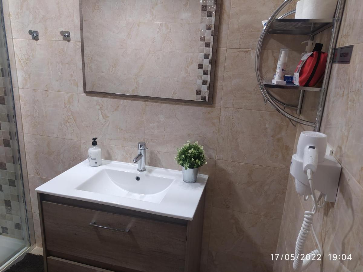 Piso Navas Apartment Navas de San Antonio Ngoại thất bức ảnh